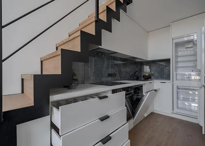 Loft 60 With Free Parking Lägenhet